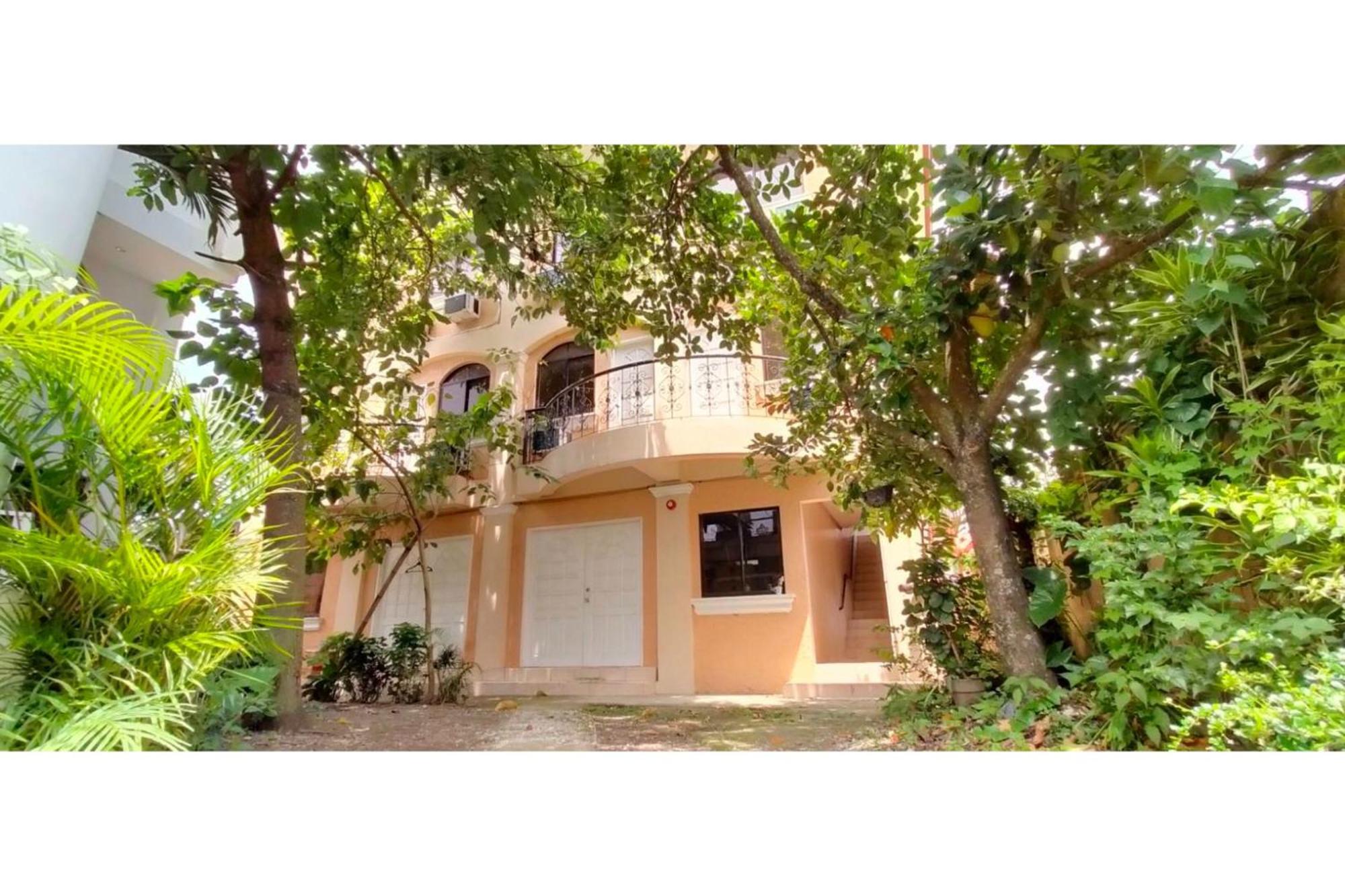Oyo 799 Ddd Habitat Iloilo Hotel Ngoại thất bức ảnh